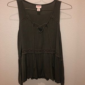Super cute dark forest green peplum style tank top